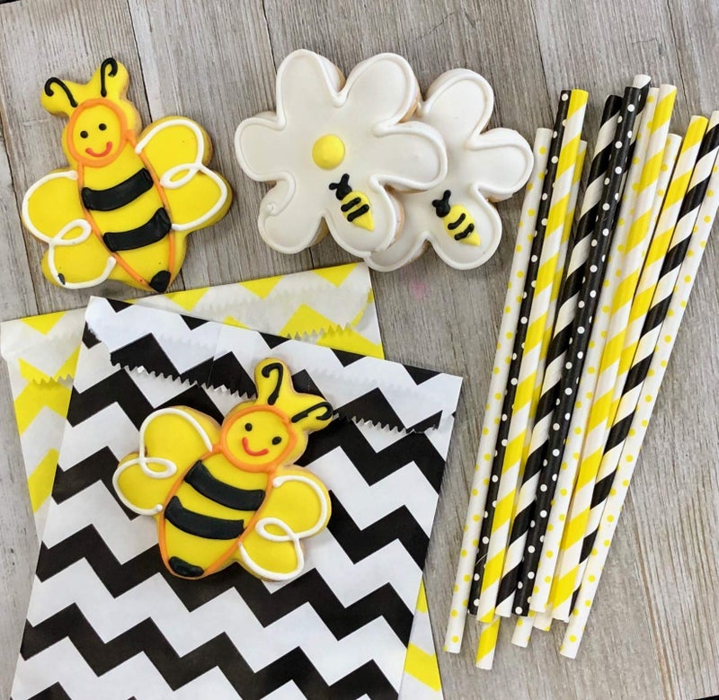 Outside the Box Papers Bee Theme Striped and Polka Dot Paper Straws 7.75 Inches 100 Pack Black, Yellow, White - Image 4